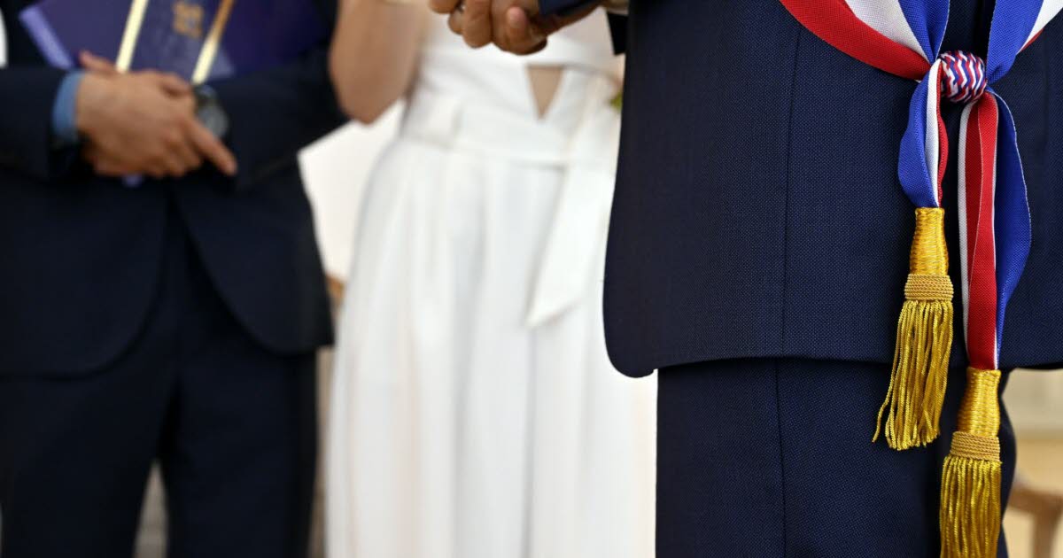 , Doubs Elle traite le maire de &laquo; bouffon &raquo; : une garde &agrave; vue en guise de lune de miel pour la jeune mari&eacute;e