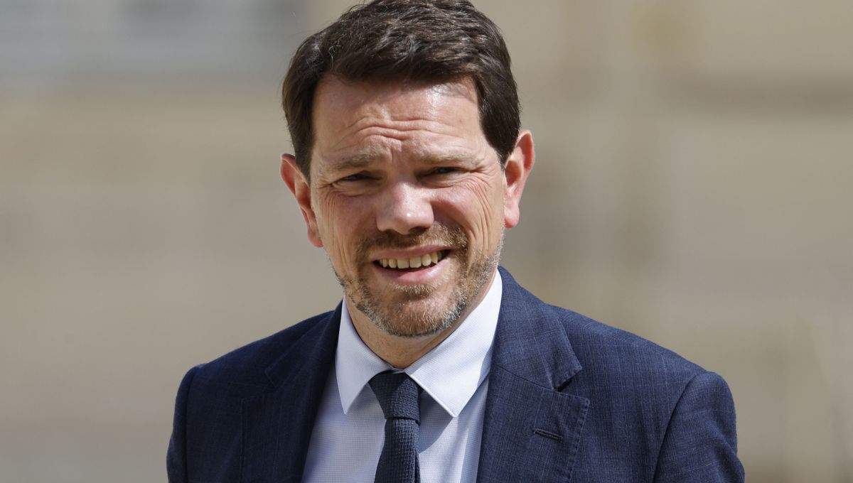 , Le maire de Charleville-M&eacute;zi&egrave;res Boris Ravignon vis&eacute; par un tir de mortier d&rsquo;artifice