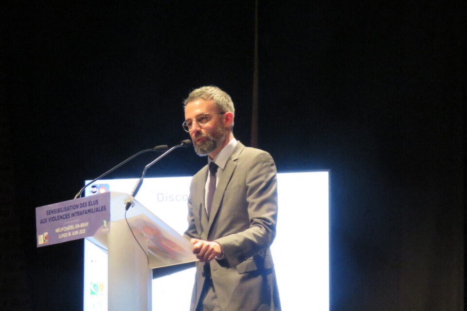 Le directeur de cabinet du Pr&eacute;fet a pris la parole.