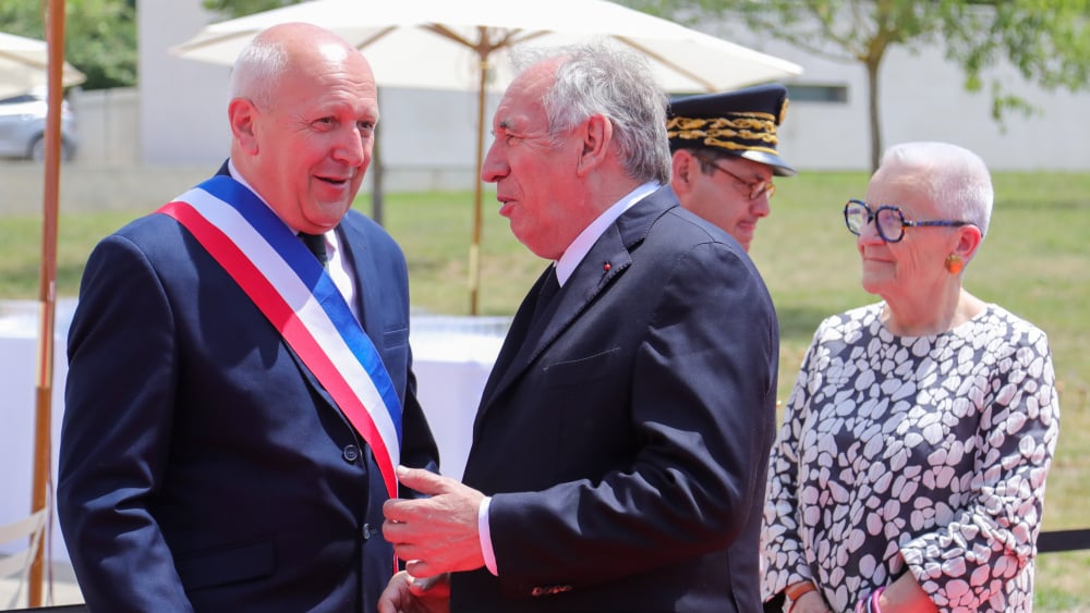 , Statut des &eacute;lus : les maires revaloris&eacute;s au forceps