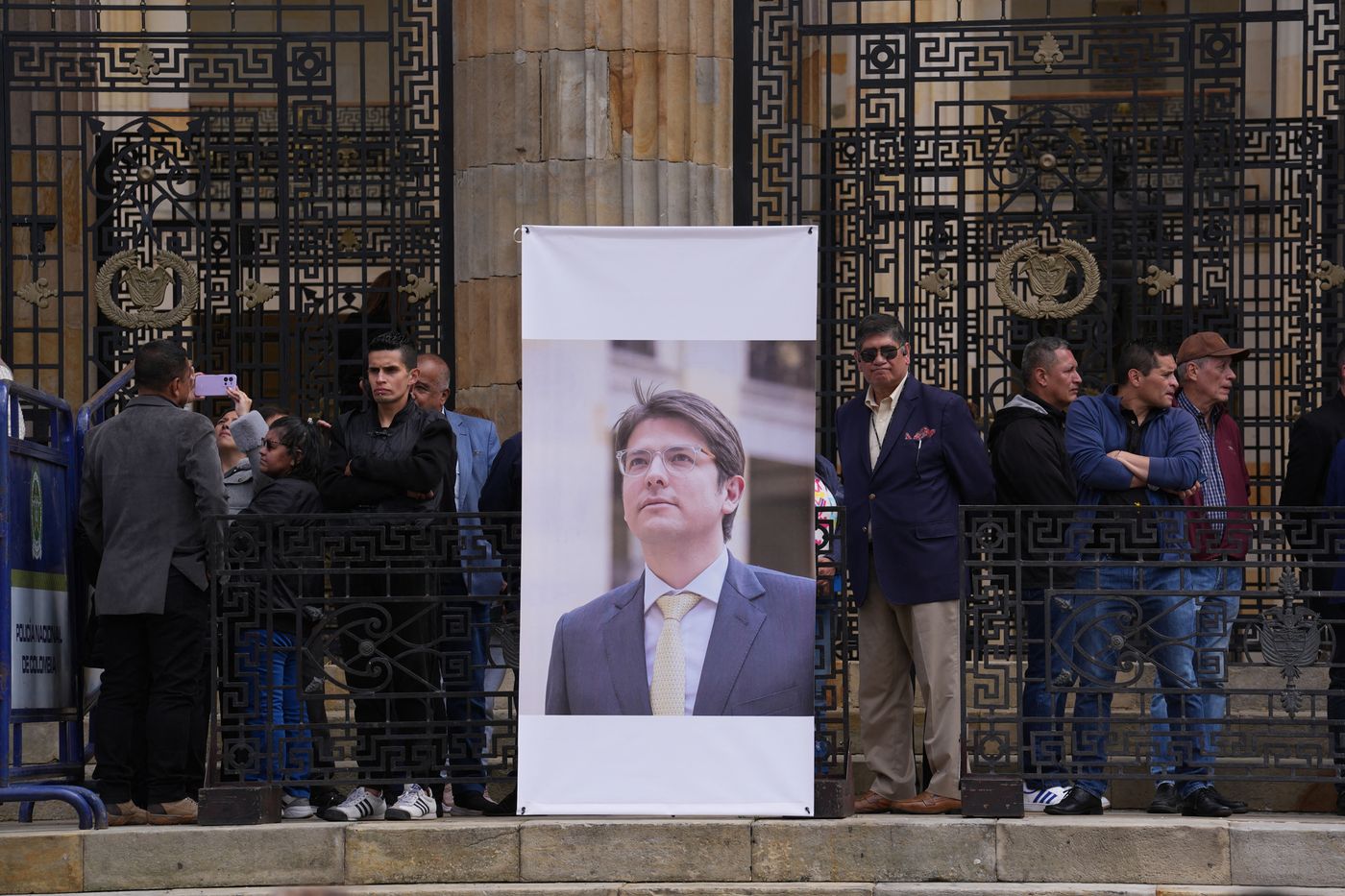 , En Colombie, le d&eacute;c&egrave;s d&rsquo;un pr&eacute;tendant &agrave; la pr&eacute;sidence replonge le pays dans la violence politique