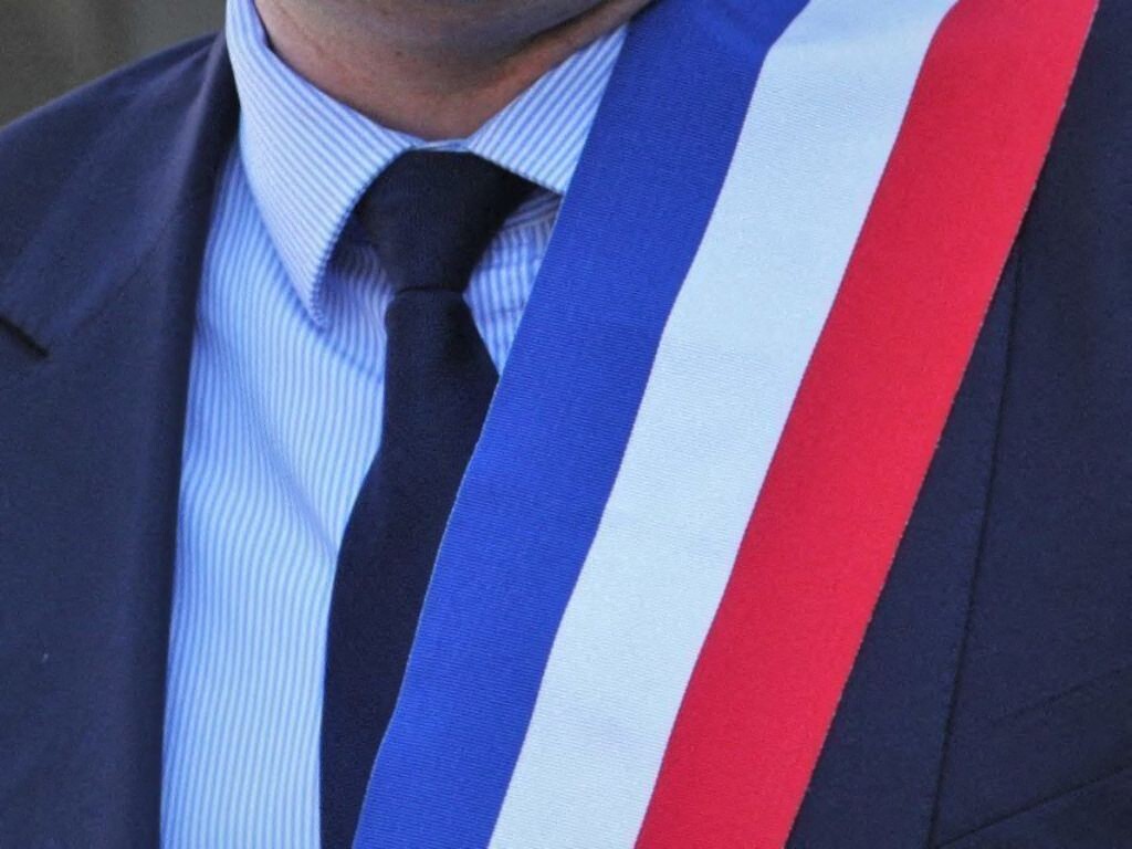 , L&rsquo;agression du maire en Is&egrave;re, symbole d&rsquo;une violence contre les &eacute;lus : &laquo;&nbsp;Il y a une ambiance d&eacute;l&eacute;t&egrave;re&nbsp;&raquo;
