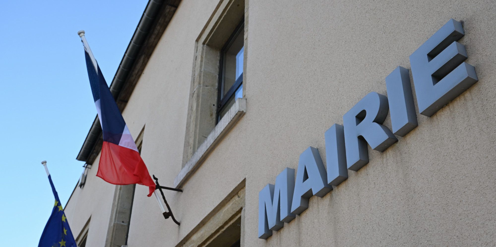 , Maire agress&eacute; &agrave; Villeneuve-de-Marc : &laquo;Toucher un &eacute;lu, c&rsquo;est toucher la R&eacute;publique et ab&icirc;mer la France&raquo;, affirme Karl Olive