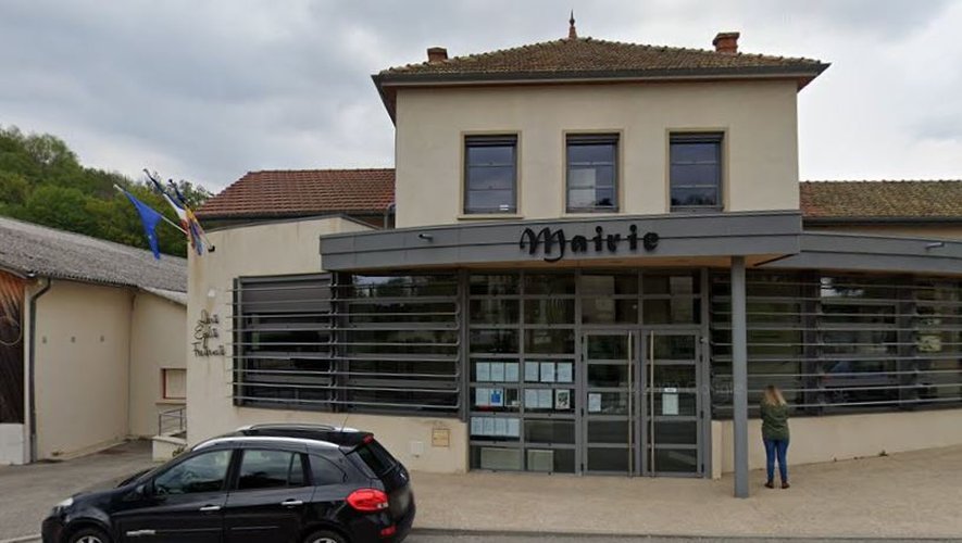 , Maire violemment agress&eacute; en Is&egrave;re : le suspect mis en examen pour tentative de meurtre est &eacute;crou&eacute;