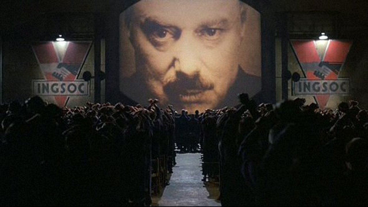 Emmanuel Goldstein ha&iuml; deux minutes par jour dans l'adaptation cin&eacute; du roman de George Orwell.