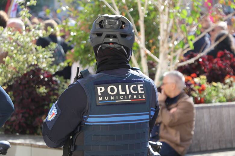 , Policiers agress&eacute;s &agrave; Reims : les politiques s&rsquo;en m&ecirc;lent