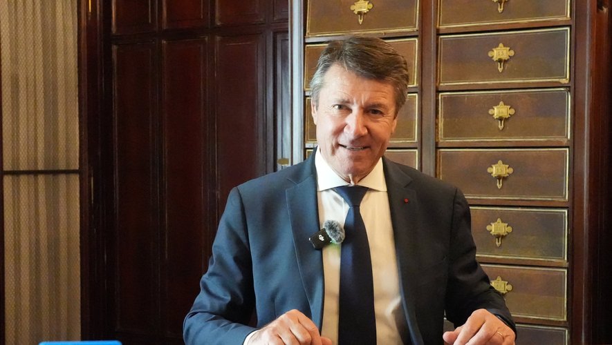 , &laquo;&nbsp;Tous des salauds qui mettent des drapeaux juif ou Palestine&nbsp;&raquo;, &laquo;&nbsp;au four&nbsp;&raquo; : le maire de Nice Christian Estrosi d&eacute;pose plainte apr&egrave;s avoir &eacute;t&eacute; insult&eacute; et menac&eacute; de mort