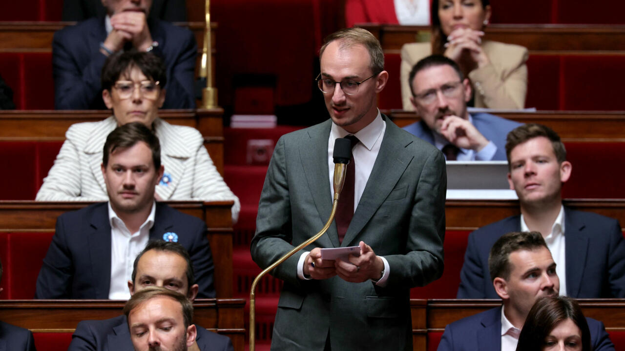 , France: un b&eacute;n&eacute;vole du Souvenir fran&ccedil;ais mis &agrave; l&rsquo;&eacute;cart apr&egrave;s un accrochage avec un &eacute;lu d&rsquo;extr&ecirc;me droite