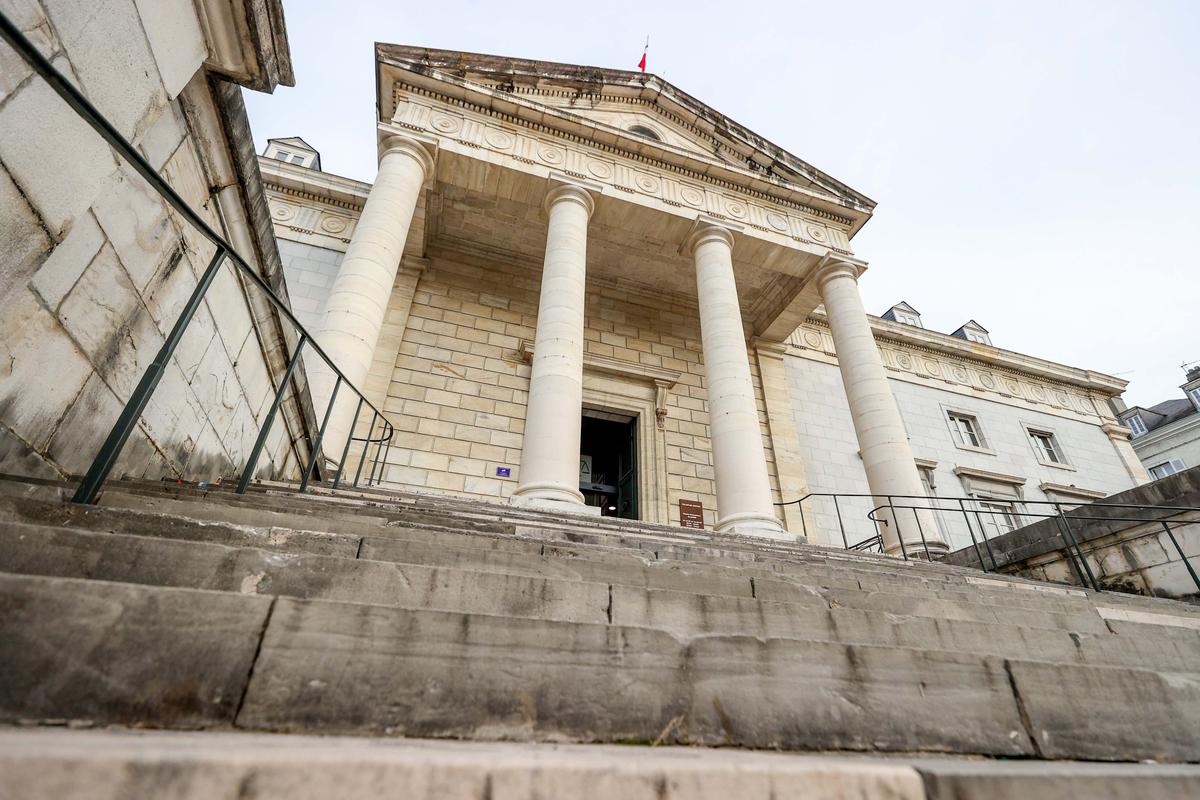 , Idron : la gifle entre &eacute;lus sera jug&eacute;e le 28 mai 2026