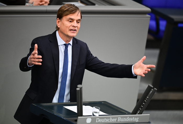 , La mont&eacute;e des violences contre l&rsquo;AfD inqui&egrave;te (m&ecirc;me) les autorit&eacute;s allemandes