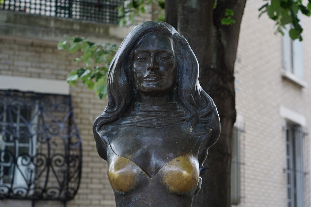 Le buste de Dalida dans le XVIIIᵉ arrondissement de Paris. Mathieu Cellard/SIPA