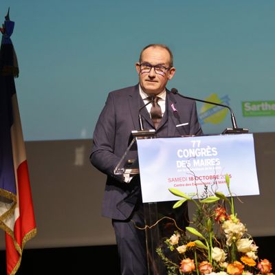 , &laquo;&nbsp;Monsieur le maire, vous allez mourir&nbsp;&raquo;, un homme &eacute;quip&eacute; de deux couteaux menace un maire de la Sarthe
