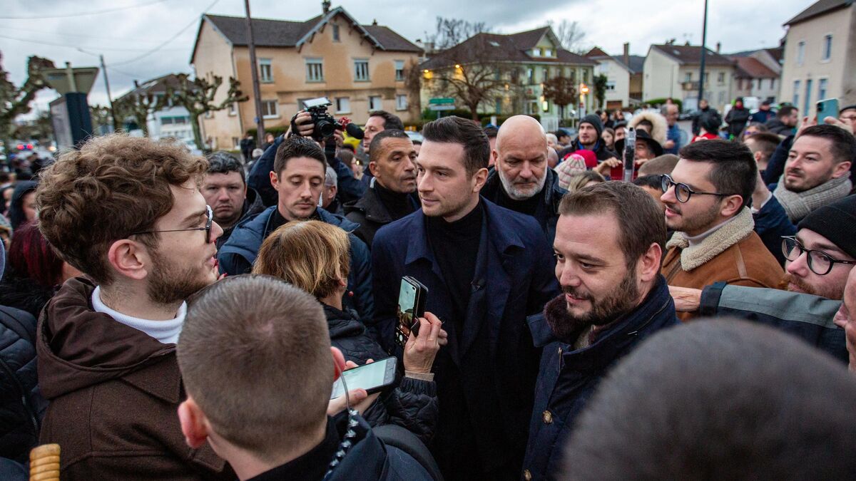 , &laquo; Nous sommes le r&eacute;ceptacle de la frustration des gens &raquo; : les politiques de plus en plus pris pour cibles