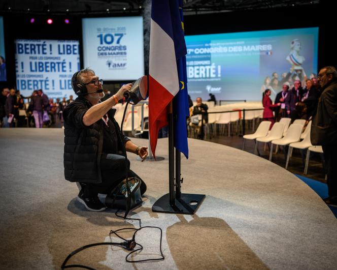 Avant la s&eacute;ance d&rsquo;ouverture du congr&egrave;s des maires, &agrave; Paris, le 18&nbsp;novembre&nbsp;2025.