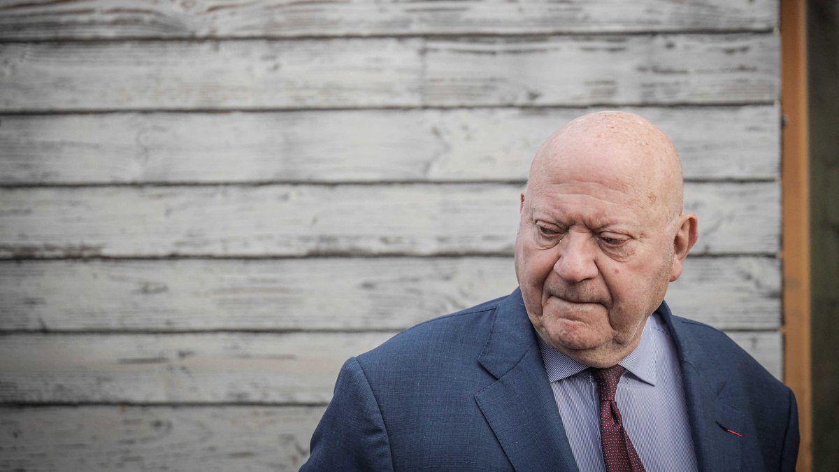 , Municipales 2026 : malade et accus&eacute; d&rsquo;agressions sexuelles, Andr&eacute; Santini, 85 ans, brigue un 8e mandat &agrave; Issy-les-Moulineaux