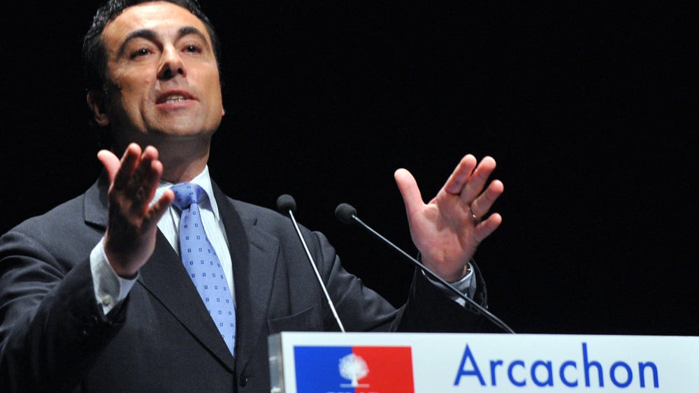 , &laquo;&nbsp;&Ccedil;a va &ecirc;tre terrible pour vous et votre famille&nbsp;&raquo; : le maire LR d&rsquo;Arcachon film&eacute; alors qu&rsquo;il insulte et menace son opposant