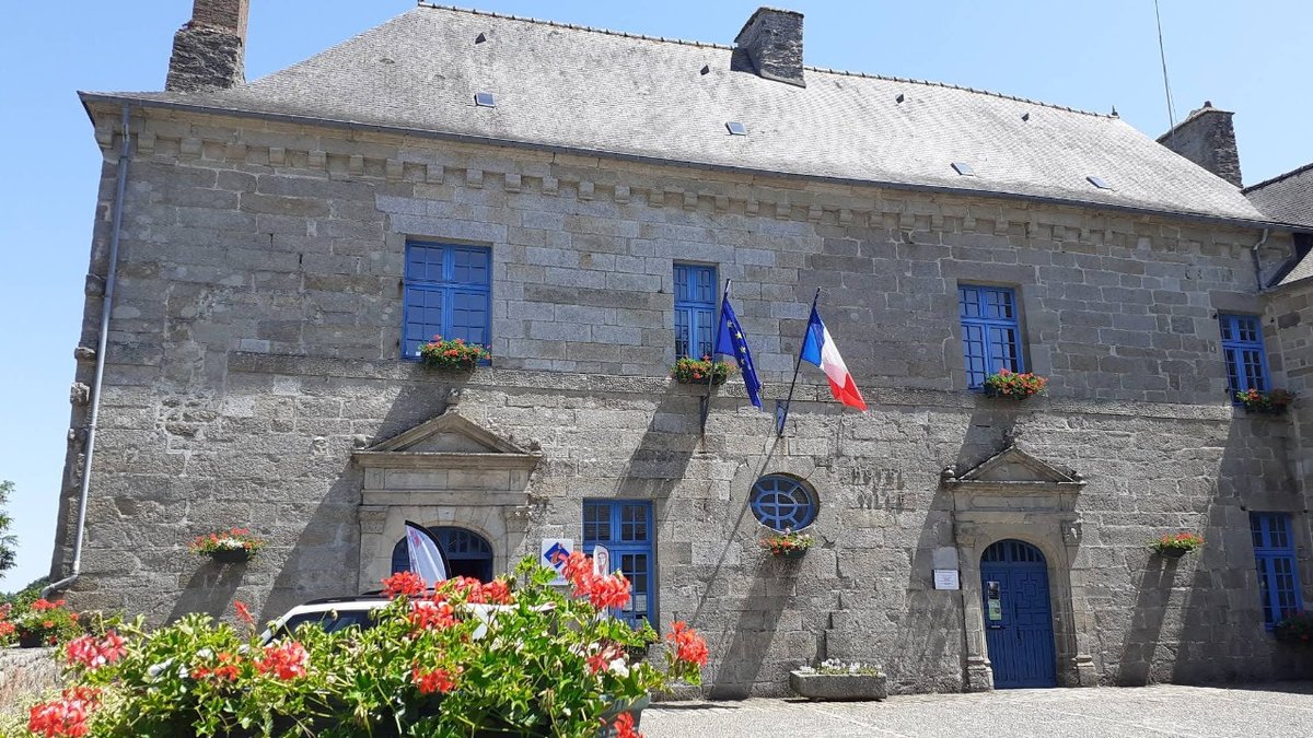, Il a &eacute;t&eacute; attaqu&eacute; deux fois en quatre jours : tout juste &eacute;lu, un maire contraint de d&eacute;missionner pour &laquo;&nbsp;prot&eacute;ger sa famille&nbsp;&raquo;