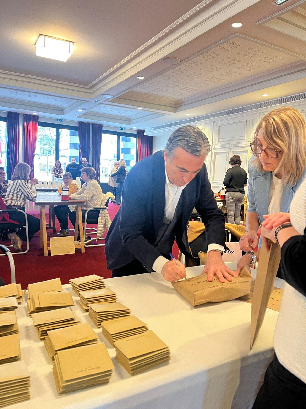 , Le maire d&rsquo;Arcachon se justifie apr&egrave;s avoir copieusement insult&eacute; et menac&eacute; physiquement un autre &eacute;lu