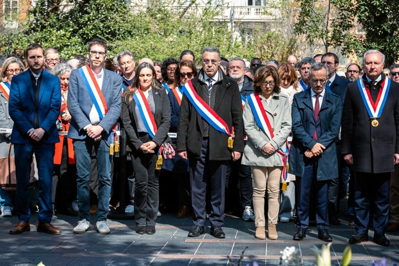 Les personnalit&eacute;s lors de l&rsquo;hommage aux victimes des attentats islamistes de 2012.