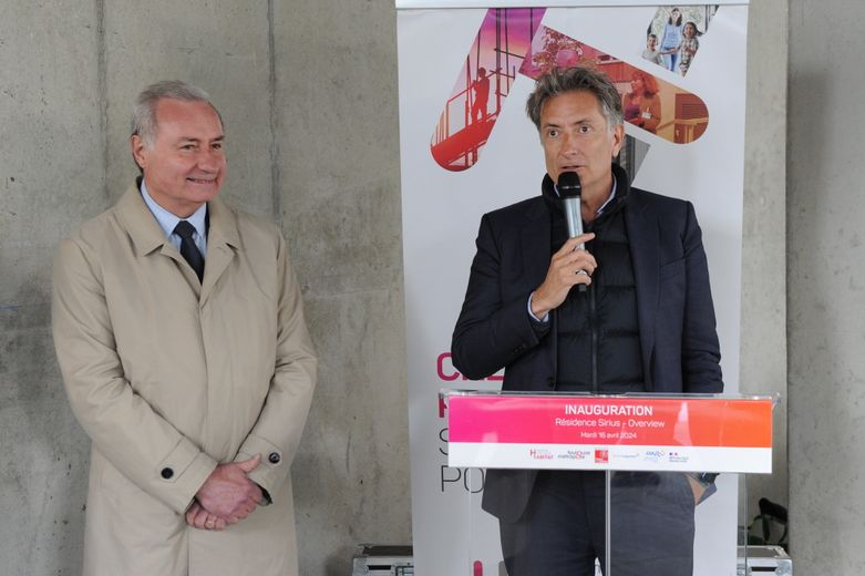 Bertrand Serp, avec le micro &agrave; c&ocirc;t&eacute; du maire Jean-Luc Moudenc, ici en avril&nbsp;2024.