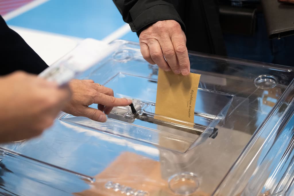 , Municipales 2026 : des candidats d&eacute;faits chahut&eacute;s et insult&eacute;s par des militants de gauche apr&egrave;s l&rsquo;annonce des r&eacute;sultats