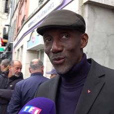 Bally Bagayoko pr&egrave;s de la basilique de Saint-Denis, au lendemain de son &eacute;lection au premier tour