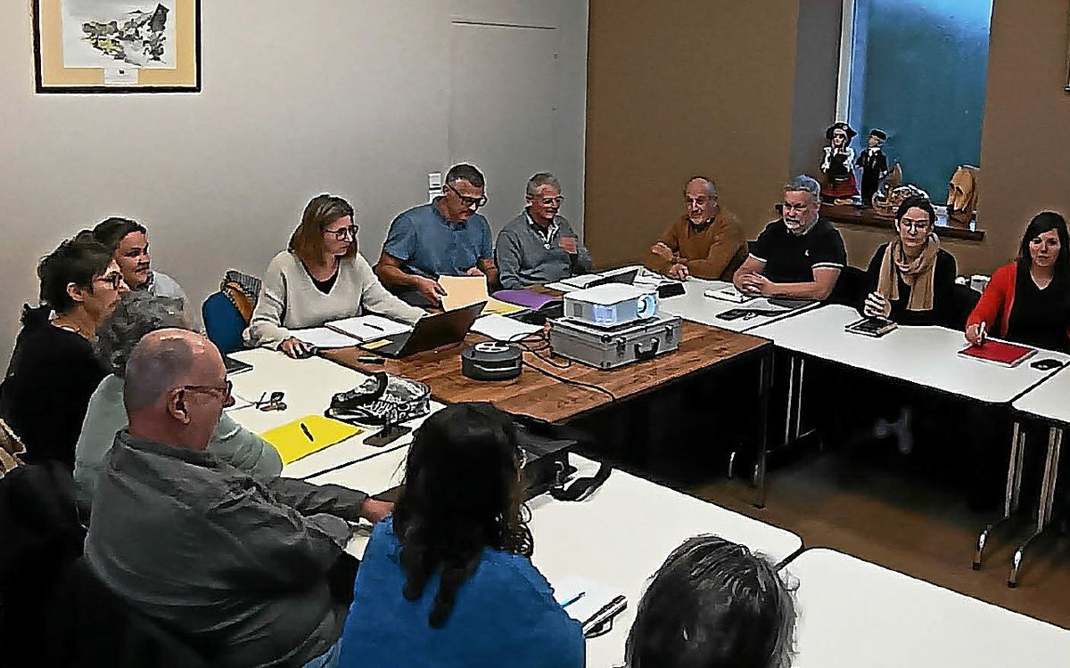 , &Agrave; Camlez, le maire apporte son soutien &agrave; la maire de Plouaret et aux autres &eacute;lus victimes d&rsquo;attaques personnelles