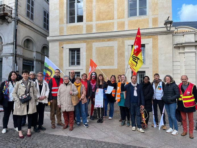 &Eacute;lus, syndicats et parents d&rsquo;&eacute;l&egrave;ves sont unis contre le projet de carte scolaire.