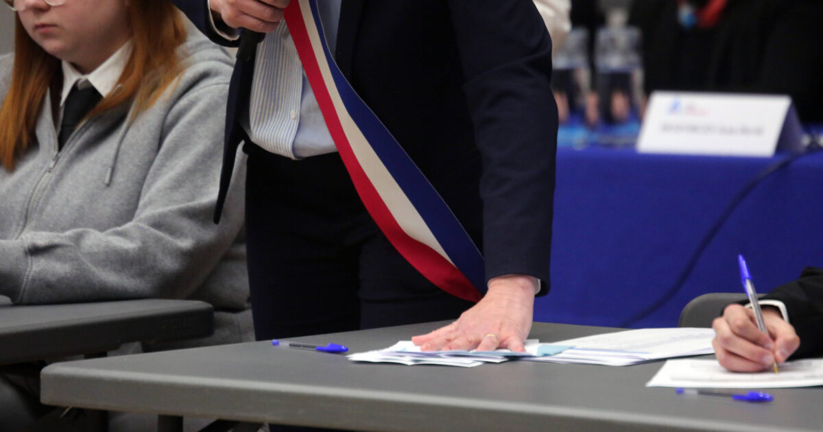 , Violence envers les &eacute;lus : &laquo; Avec la polarisation de la vie politique, le rapport &agrave; la violence a beaucoup &eacute;volu&eacute; &raquo;