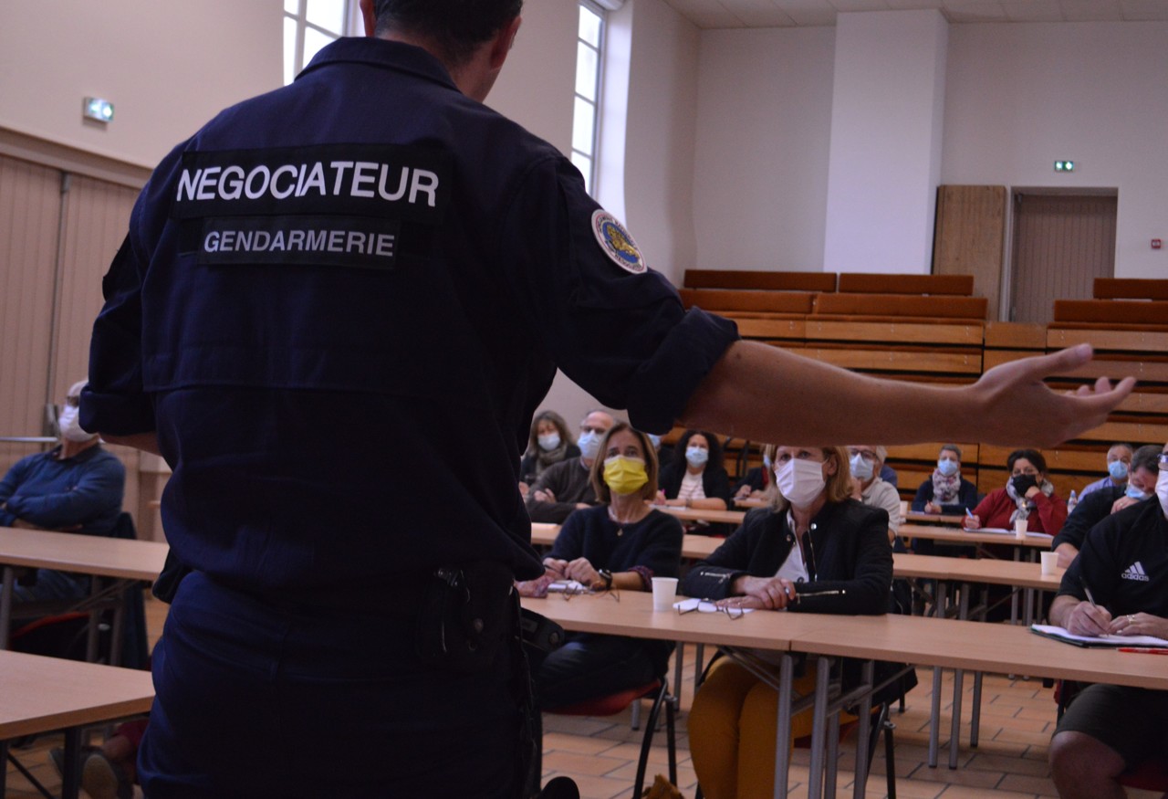 , Landes. Ces nouveaux &eacute;lus form&eacute;s par des n&eacute;gociateurs de la gendarmerie