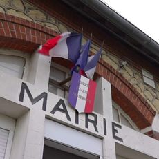 Le fronton de la mairie de Hem-Monacu, où le maire a été agressé six jours après sa réélection.