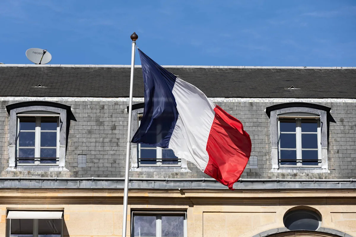 , Un maire du Nord frappé au visage en marge des commémorations du 8-Mai