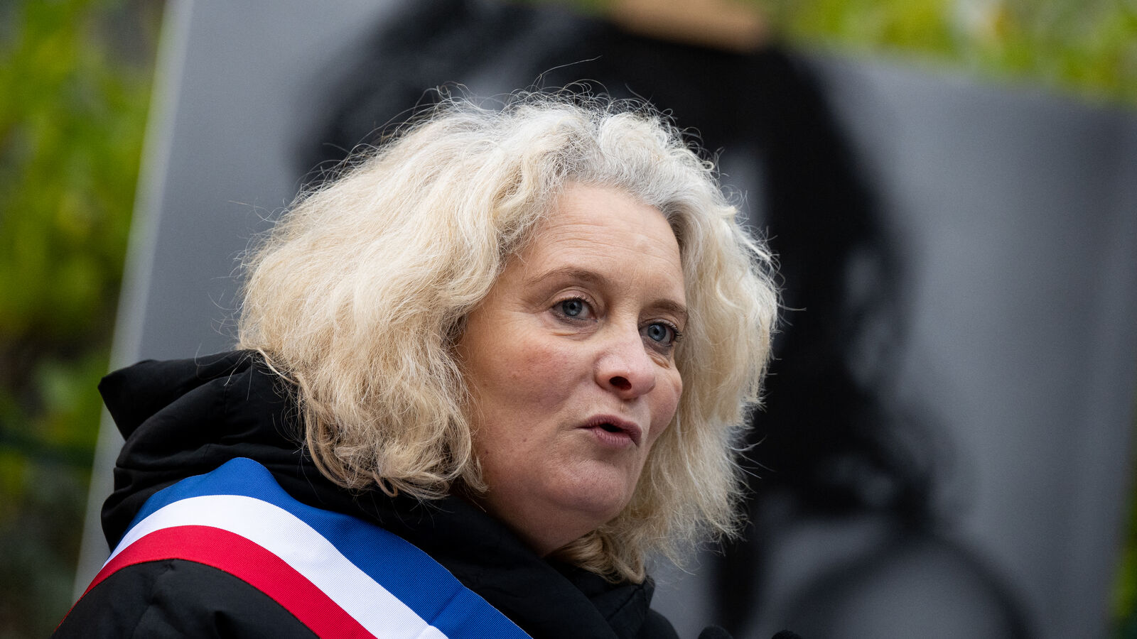 , &laquo; Je me suis trouv&eacute;e coinc&eacute;e au milieu de ces types &raquo; : la maire du Xe raconte son agression lors de la Nuit blanche &agrave; Paris