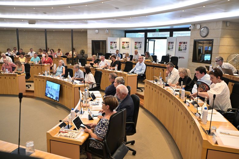 Le conseil a voté à l'unanimité.