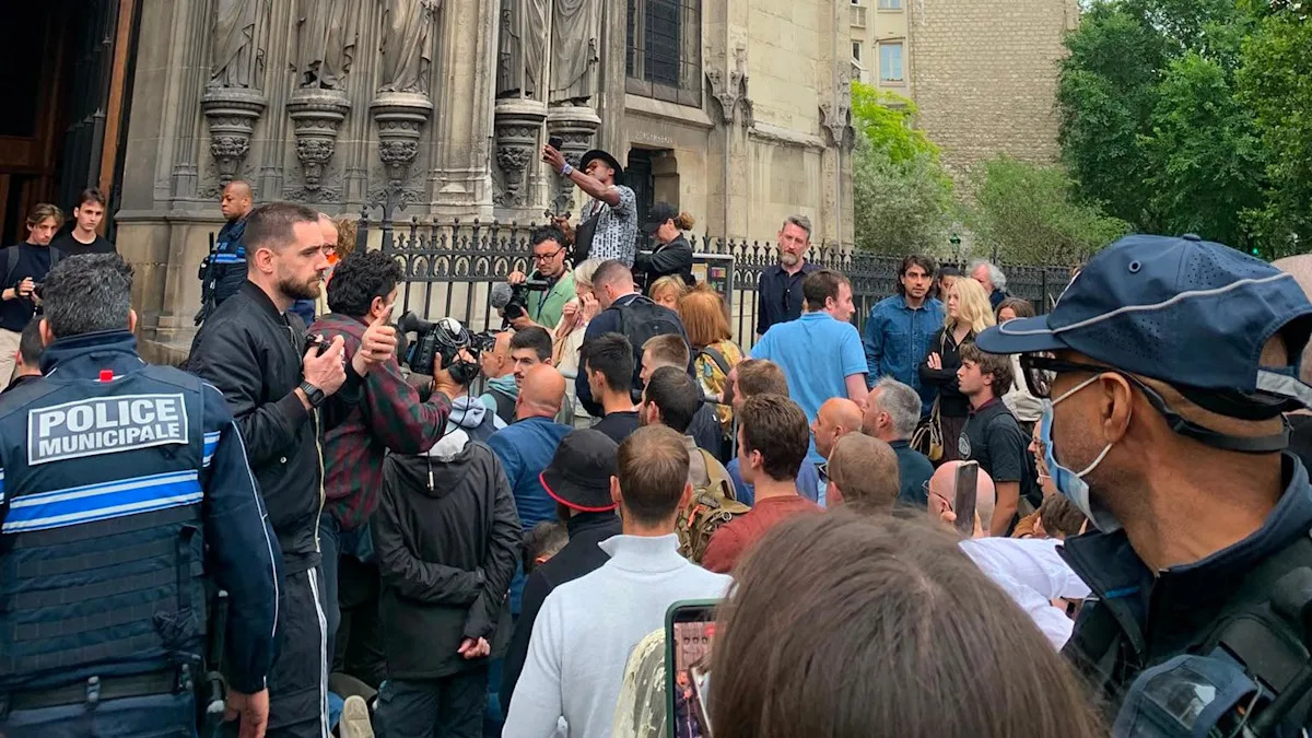 , Pendant la Nuit Blanche, la maire du Xe Alexandra Cordebard prise &agrave; partie, Civitas accus&eacute;