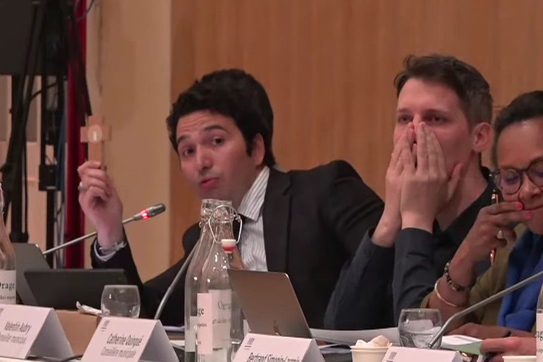 , VIDÉO. Ivry : un élu RN récite un «Je vous salue Marie» en conseil municipal face à la laïcité à géométrie variable du maire PCF