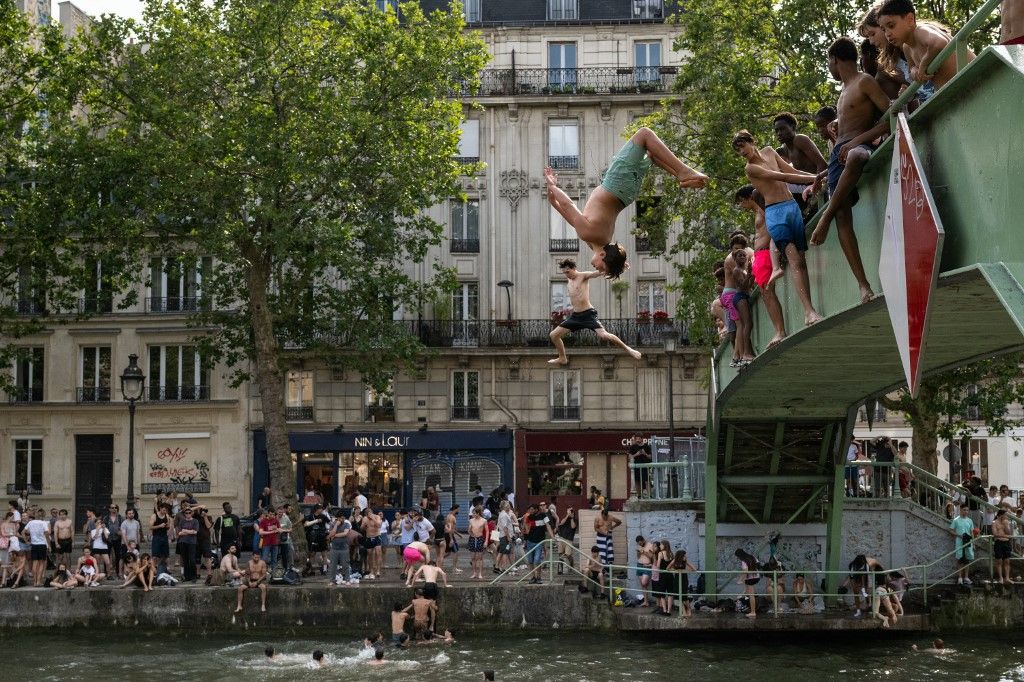 , Bagarres, agressions, vols : les riverains du canal Saint-Martin saturent face aux baigneurs