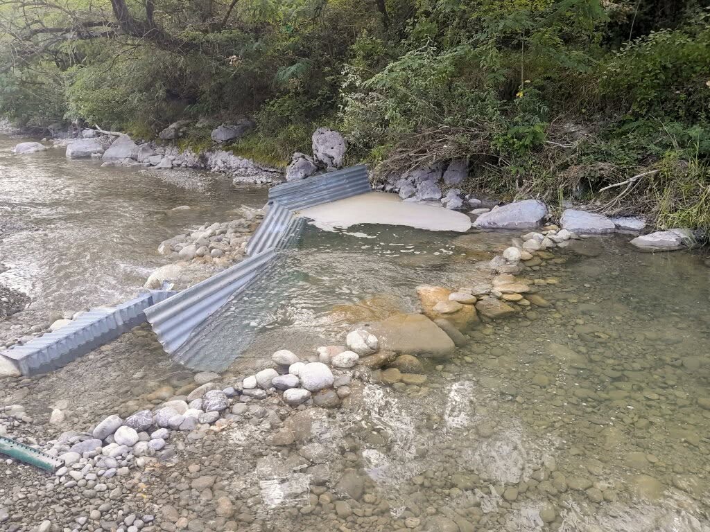 , Des élus agressés pour avoir protégé une rivière de baigneurs irrespectueux près de Grenoble