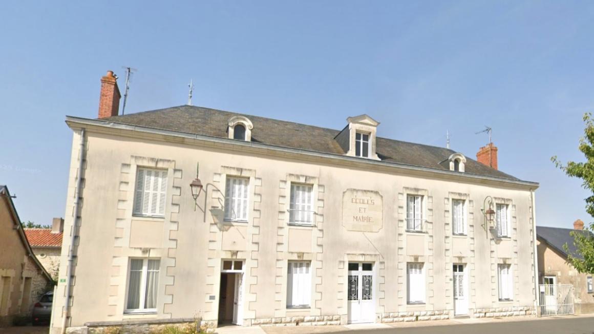 , &laquo;Il s&rsquo;est fait violemment frapper&raquo; : un maire agress&eacute; dans sa mairie par deux individus cagoul&eacute;s, une enqu&ecirc;te ouverte