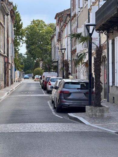 Les faits se sont produits rue du Chevalier-Toile, en plein centre de Valence.
