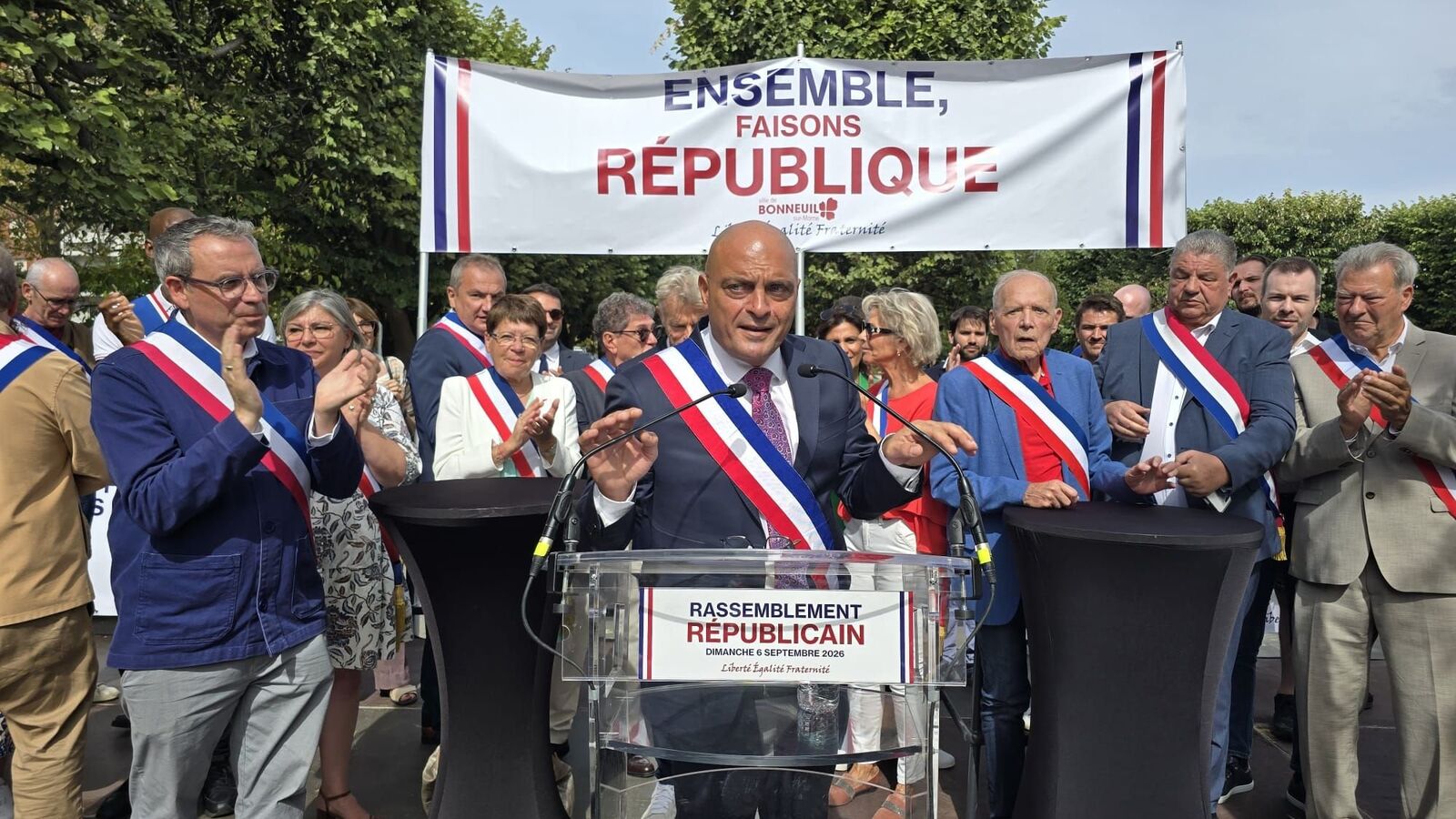 , Après les insultes racistes et homophobes qui « blessent la République », le maire de Bonneuil rassemble large