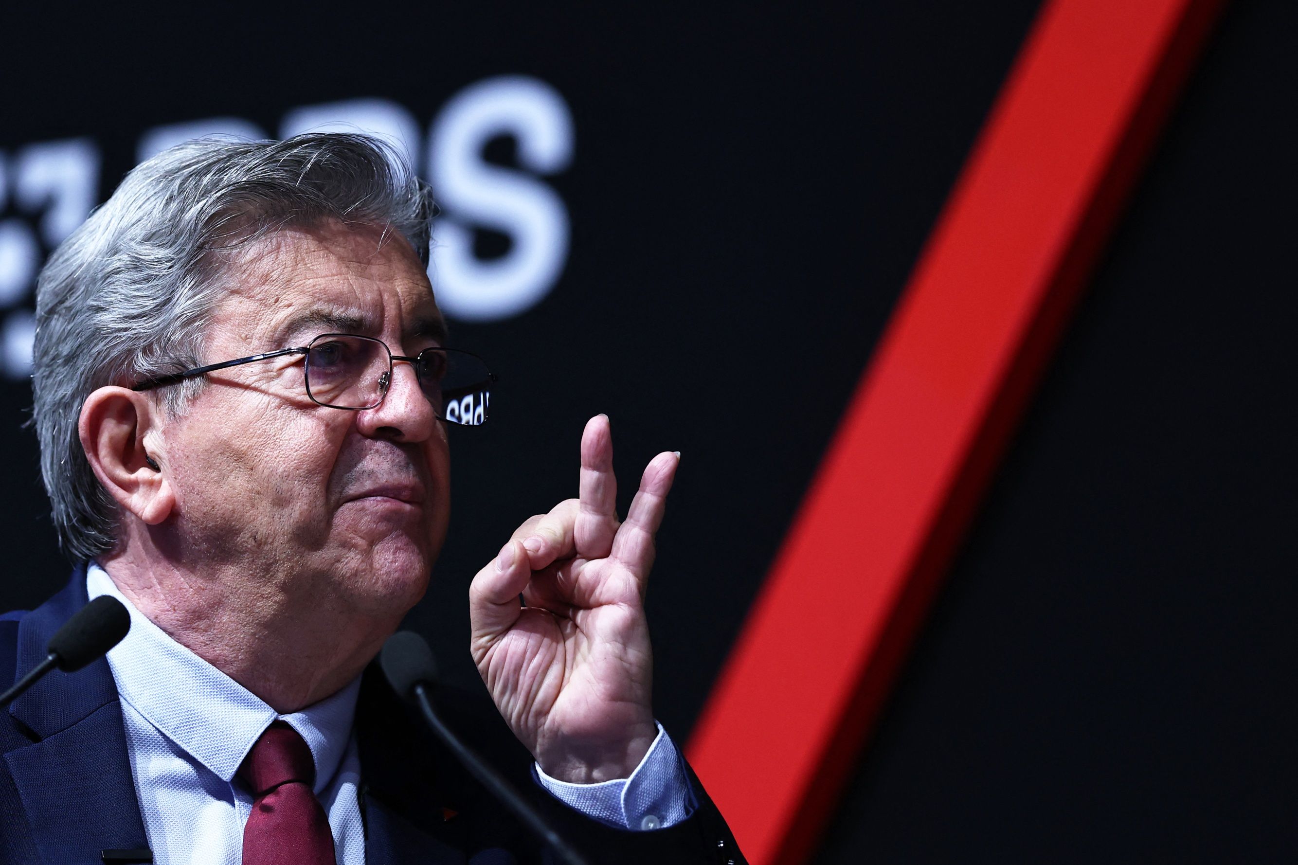 , Blocage des lycées : Mélenchon accuse le gouvernement de «répression» à l’«arrière-goût raciste»